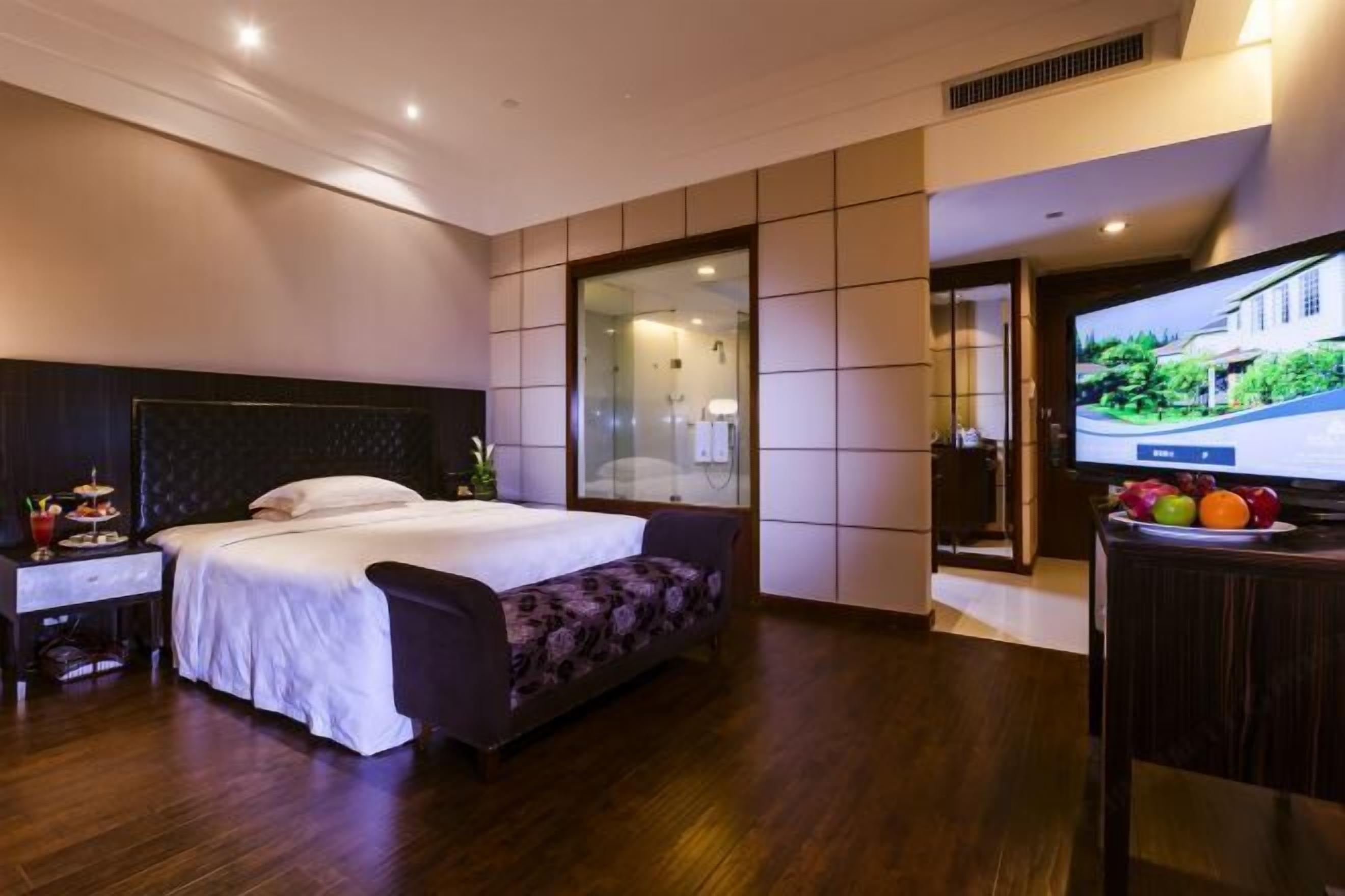 Minibar, in-room safe, desk, blackout curtains