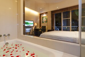 Kamar Eksekutif | Kamar mandi | Perlengkapan mandi gratis, pengering rambut,  dan handuk