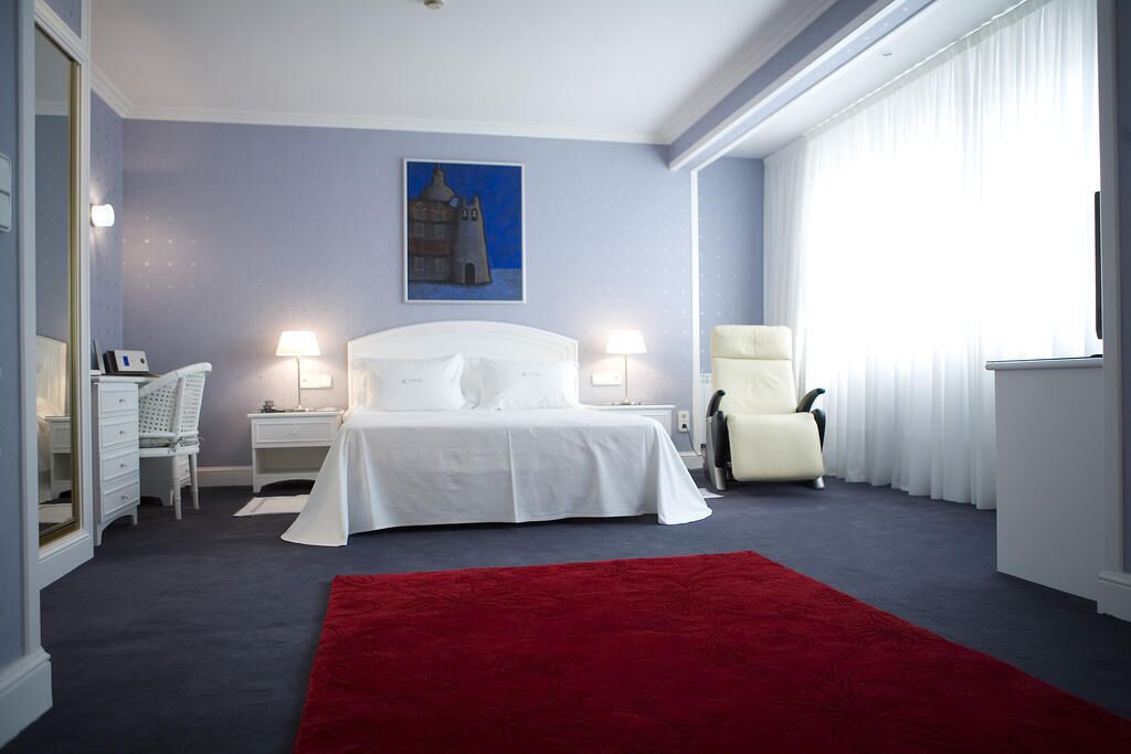 Minibar, in-room safe, desk, blackout drapes
