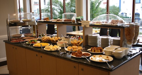 Las Rocas Playa Hotel