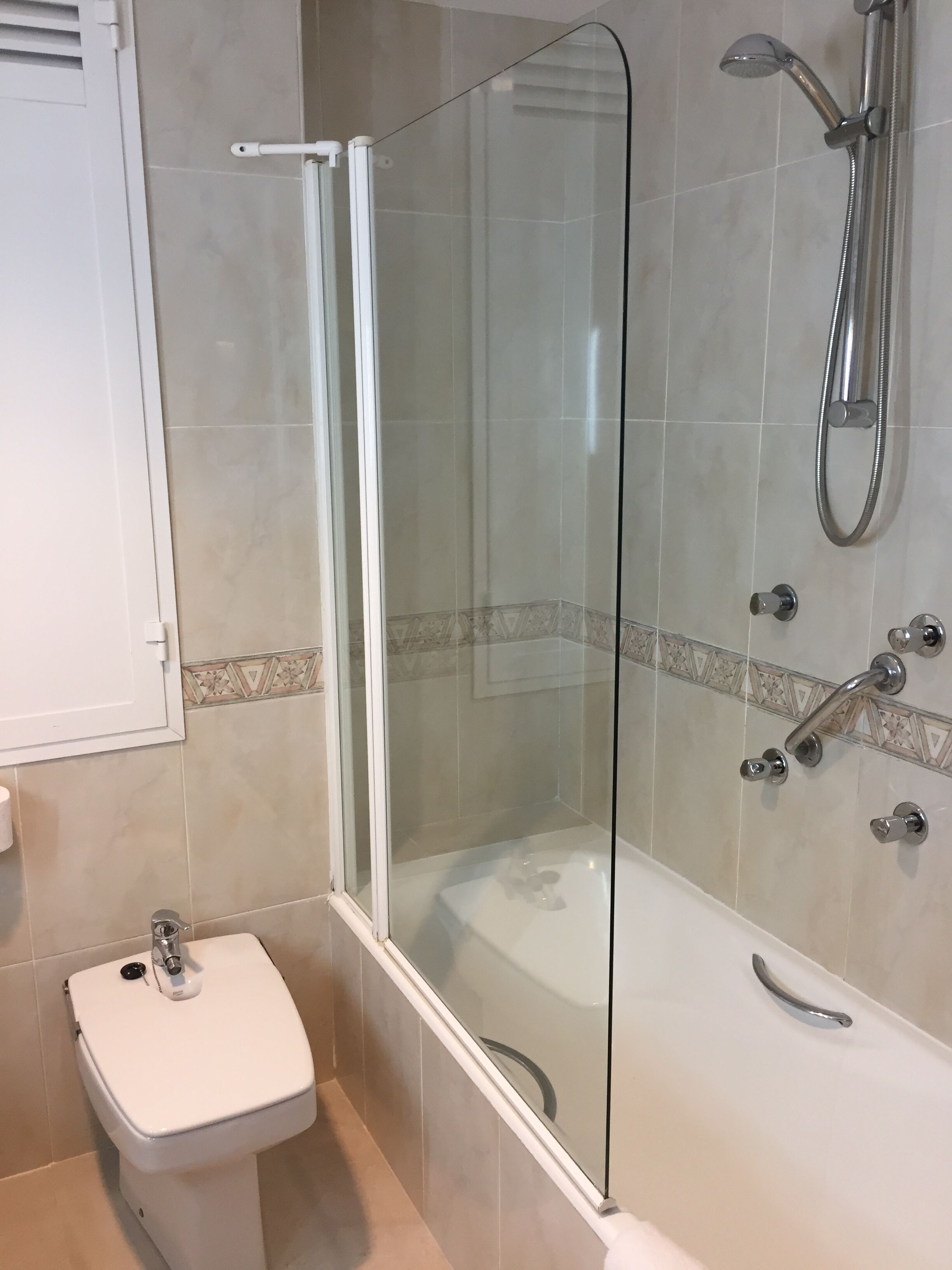 family room (2 adults + 2 children) | bathroom | shower, hair dryer, bidet, towels