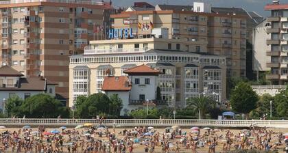 Las Rocas Playa Hotel