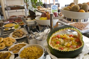 Daily buffet breakfast for a fee