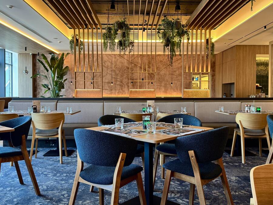 2 restaurants, breakfast, lunch, dinner served; international cuisine