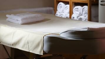 Sauna seca, banheira de hidromassagem, banho turco/hammam
