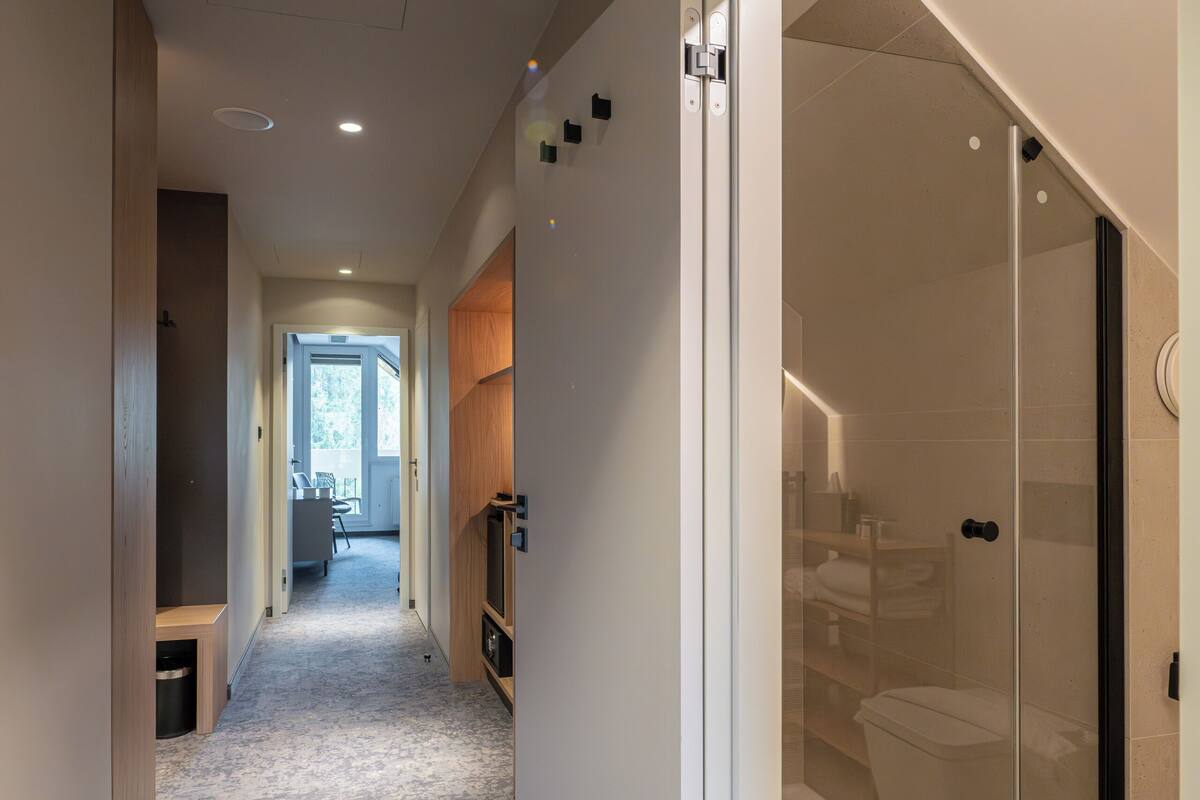 family room | 1 bedroom, in-room safe, desk, blackout curtains