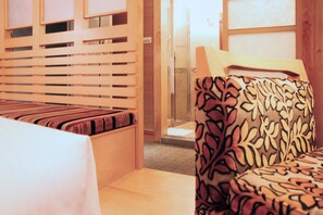 Phòng đôi Tiêu chuẩn, không cửa sổ | Nệm có lớp đệm bông, két bảo mật tại phòng, trang trí khác biệt 