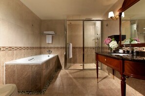 Deluxe Quadruple Room, 2 Double Beds | Bathroom | Free toiletries, hair dryer, slippers, towels - Capital Hotel Arena (Taipei)