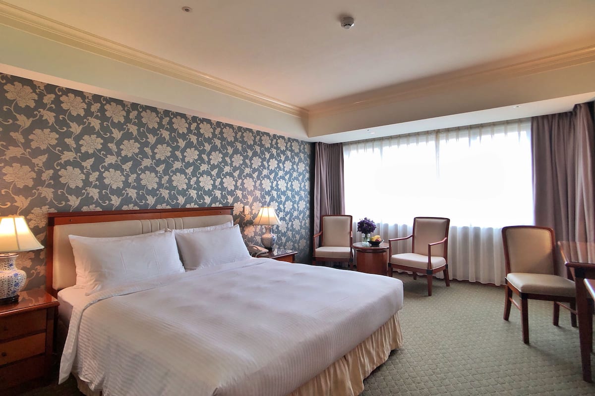 Superior Room (Laurel) | Hypo-allergenic bedding, down comforters, minibar, in-room safe