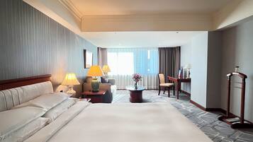 Hypo-allergenic bedding, down comforters, minibar, in-room safe