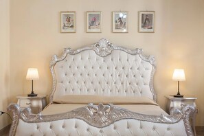 Habitación doble superior, vistas al canal | Ropa de cama hipoalergénica y ropa de cama