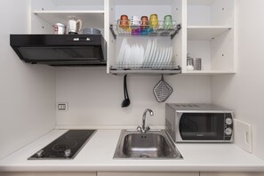 Apartamento estándar, 2 habitaciones, vistas al canal, en edificio anexo | Cocina privada
