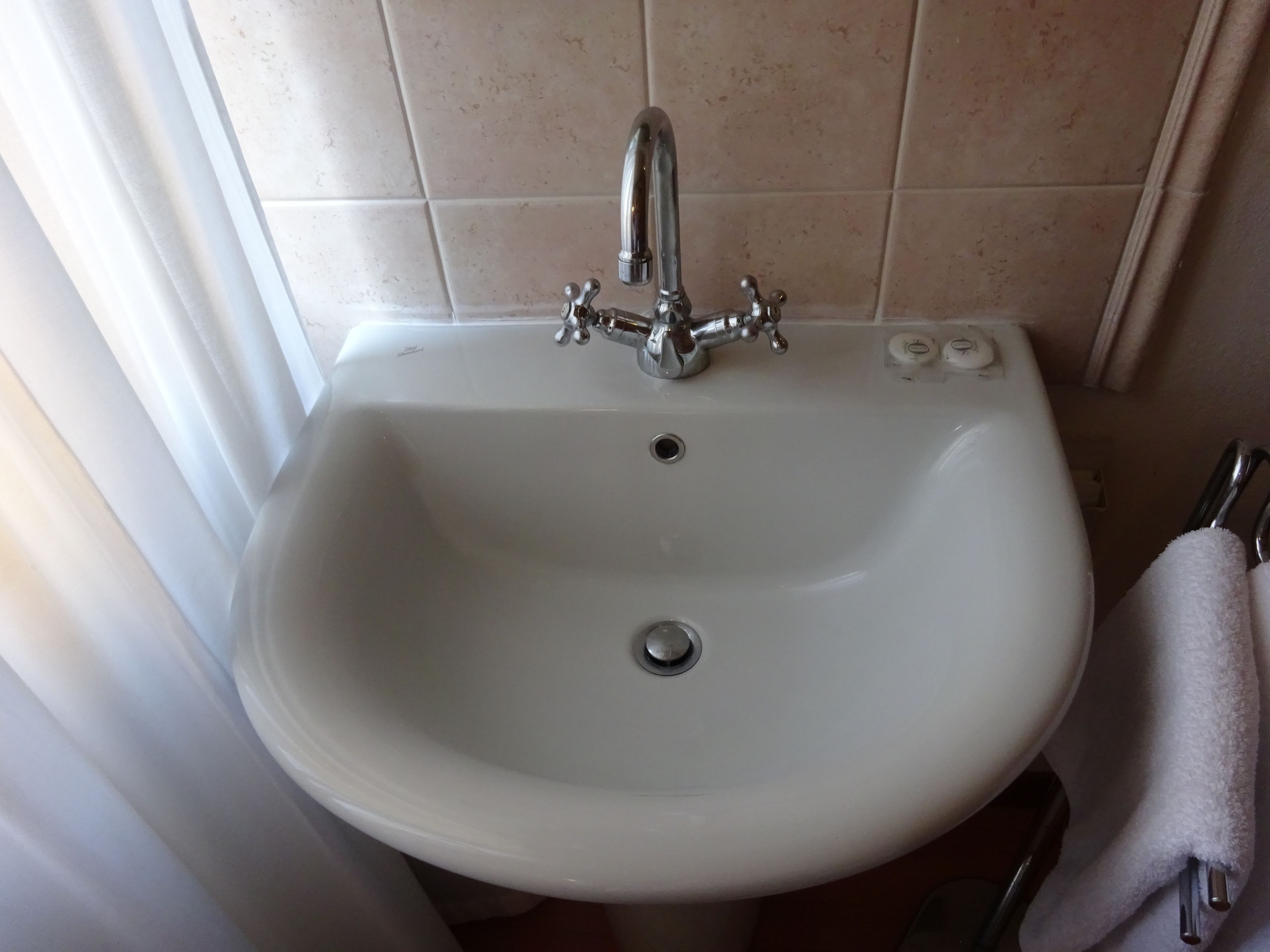 Shower, rainfall showerhead, free toiletries, hair dryer