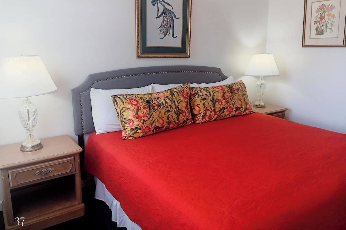 Townhome, 1 King Bed (Room 37) | 1 bedroom, individually decorated, individually furnished, soundproofing