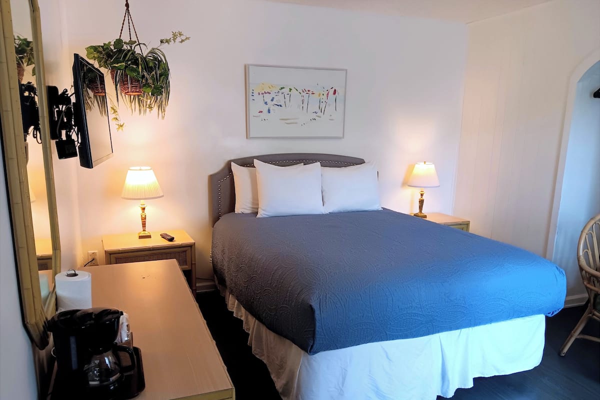 1 bedroom, individually decorated, individually furnished, soundproofing