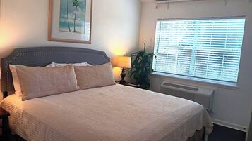 Casa geminada, 1 quarto (2 Double Beds (Room 38)) | Individualmente decorados, individualmente mobiliados