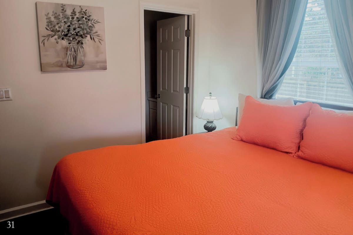 Standard Suite, 1 King Bed with Sofa bed (Room 31) | 1 bedroom, individually decorated, individually furnished, soundproofing