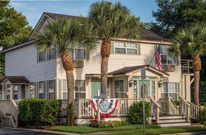 Porch - The Cozy Inn (St. Augustine)