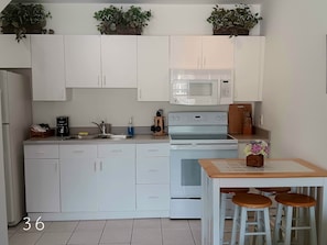 Townhome, 1 King Bed (Room 36) | Private kitchen