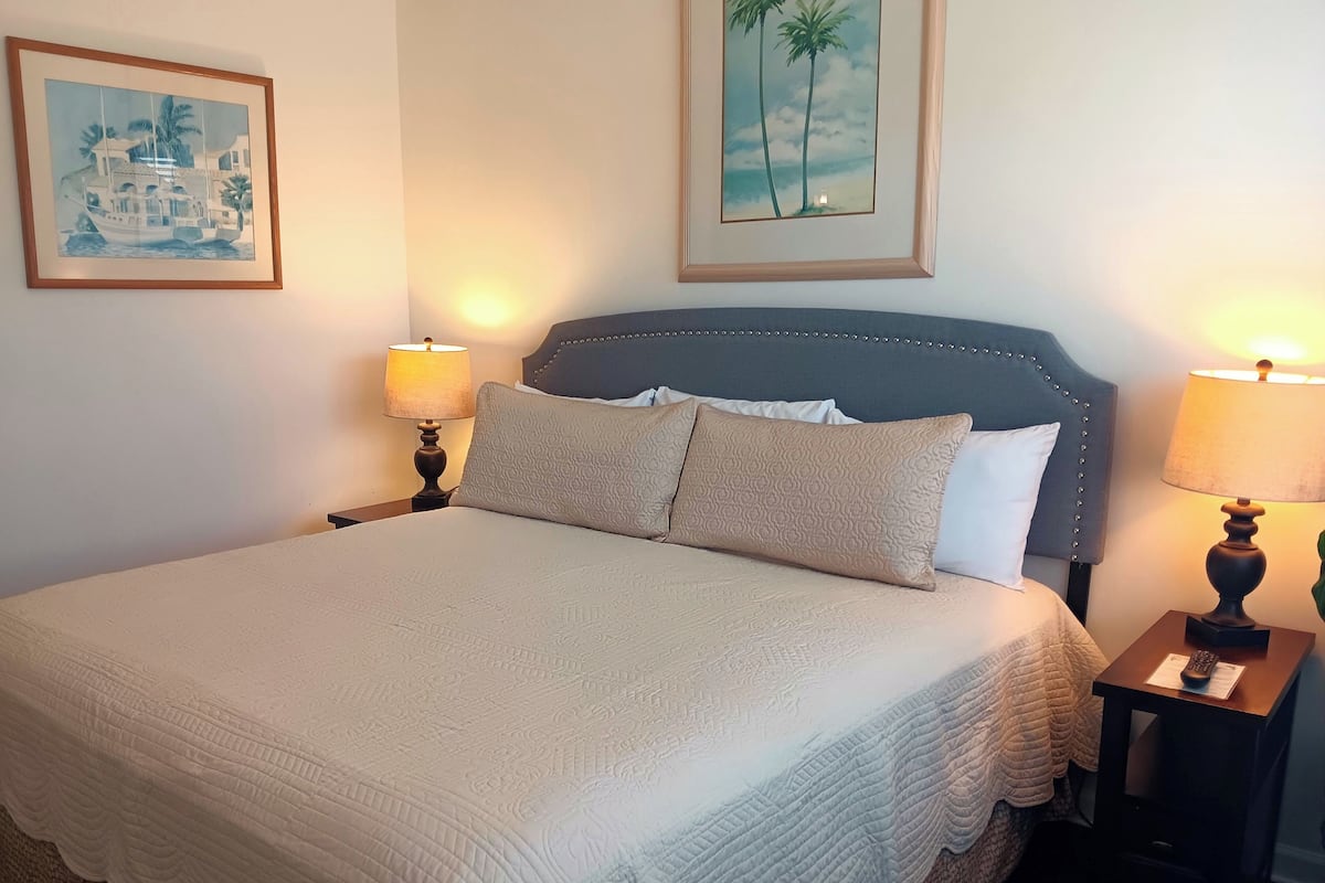 Townhome, 1 King Bed (Room 38) | 1 bedroom, individually decorated, individually furnished, soundproofing