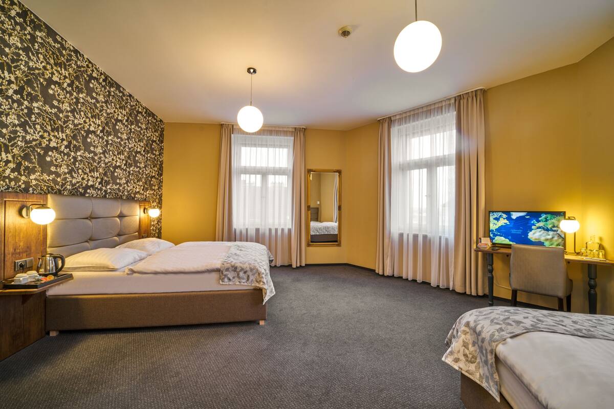 Quarto quádruplo | Frigobar, cofres nos quartos, escrivaninha