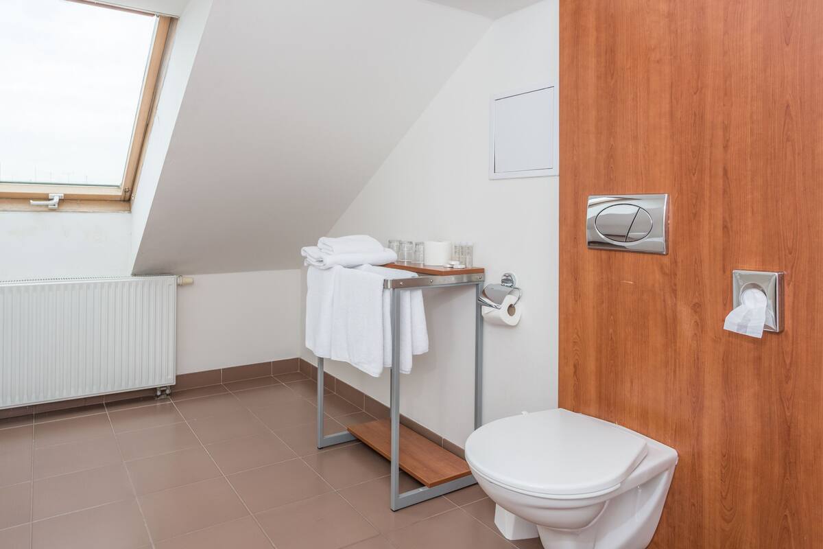 Quarto triplo | Frigobar, cofres nos quartos, escrivaninha