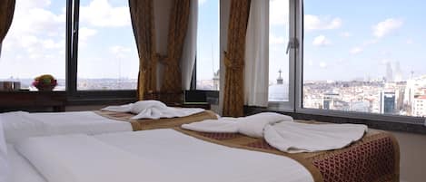 Apartament executiu, 6 dormitoris, bany privat, vistes al mar | 2 dormitoris, roba de llit d'alta qualitat i minibar