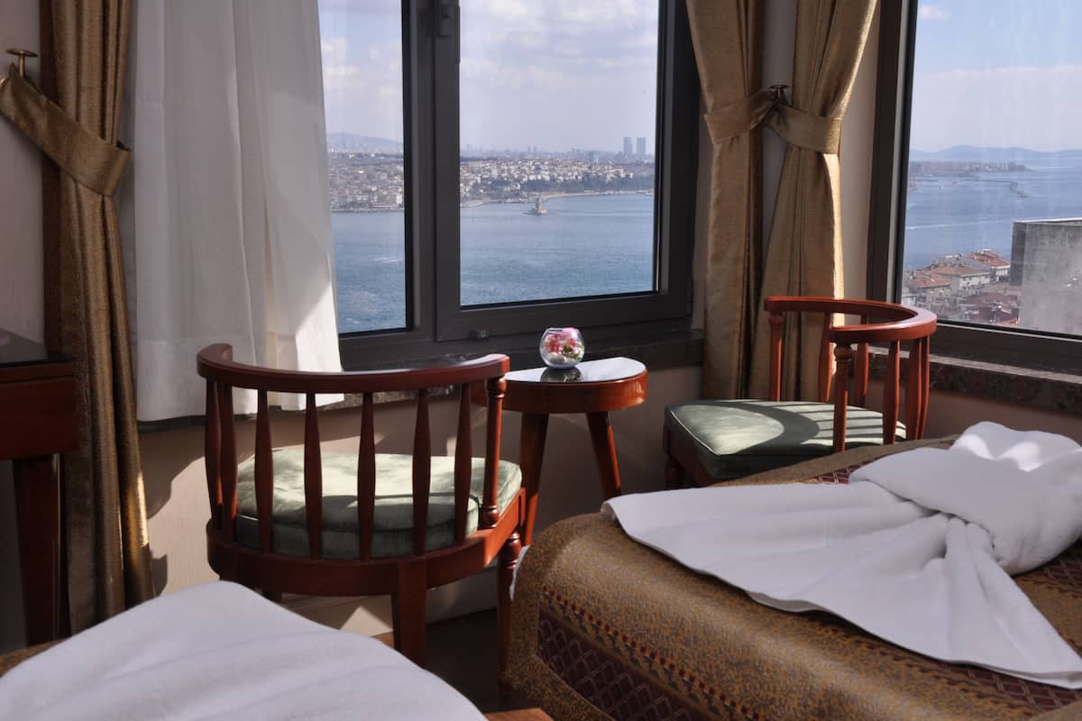Executive appartement, 6 slaapkamers, privébadkamer, uitzicht op zee | 2 slaapkamers, luxe beddengoed, een minibar, een kluis op de kamer