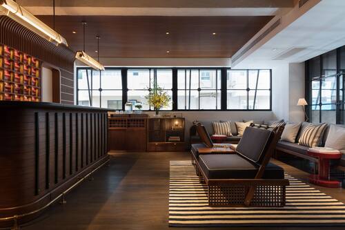 Lobby lounge