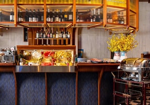 Daily buffet breakfast for a fee