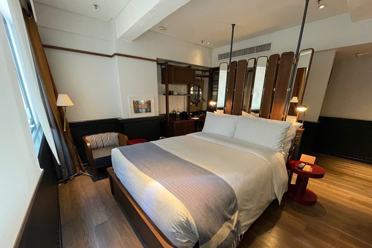 Medium Queen Room | Biancheria da letto di alta qualità, minibar, cassaforte in camera