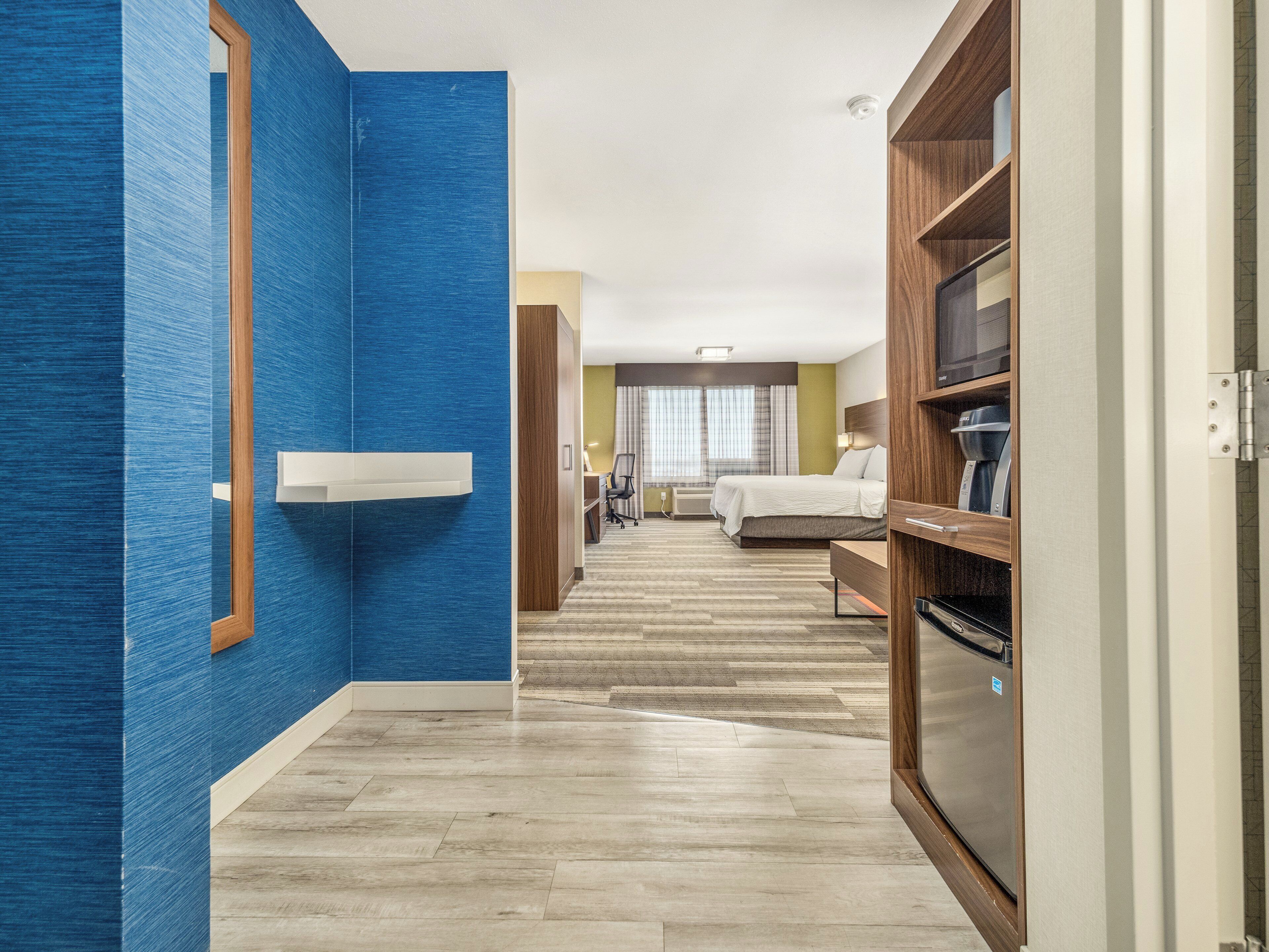 suite, 1 king bed with sofa bed | 1 bedroom, premium bedding, pillow-top beds, in-room safe