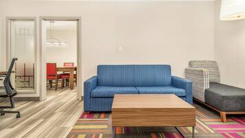 Suite, 1 Bedroom (Meeting Area)