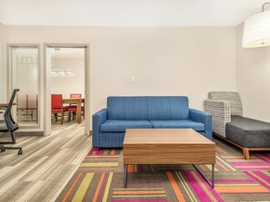 Suite, 1 habitación (Meeting Area) | Ropa de cama de alta calidad y camas con pillow-top 