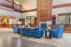 Lobby sitting area - Comfort Suites Findlay I-75 near Sports Complex (Findlay)