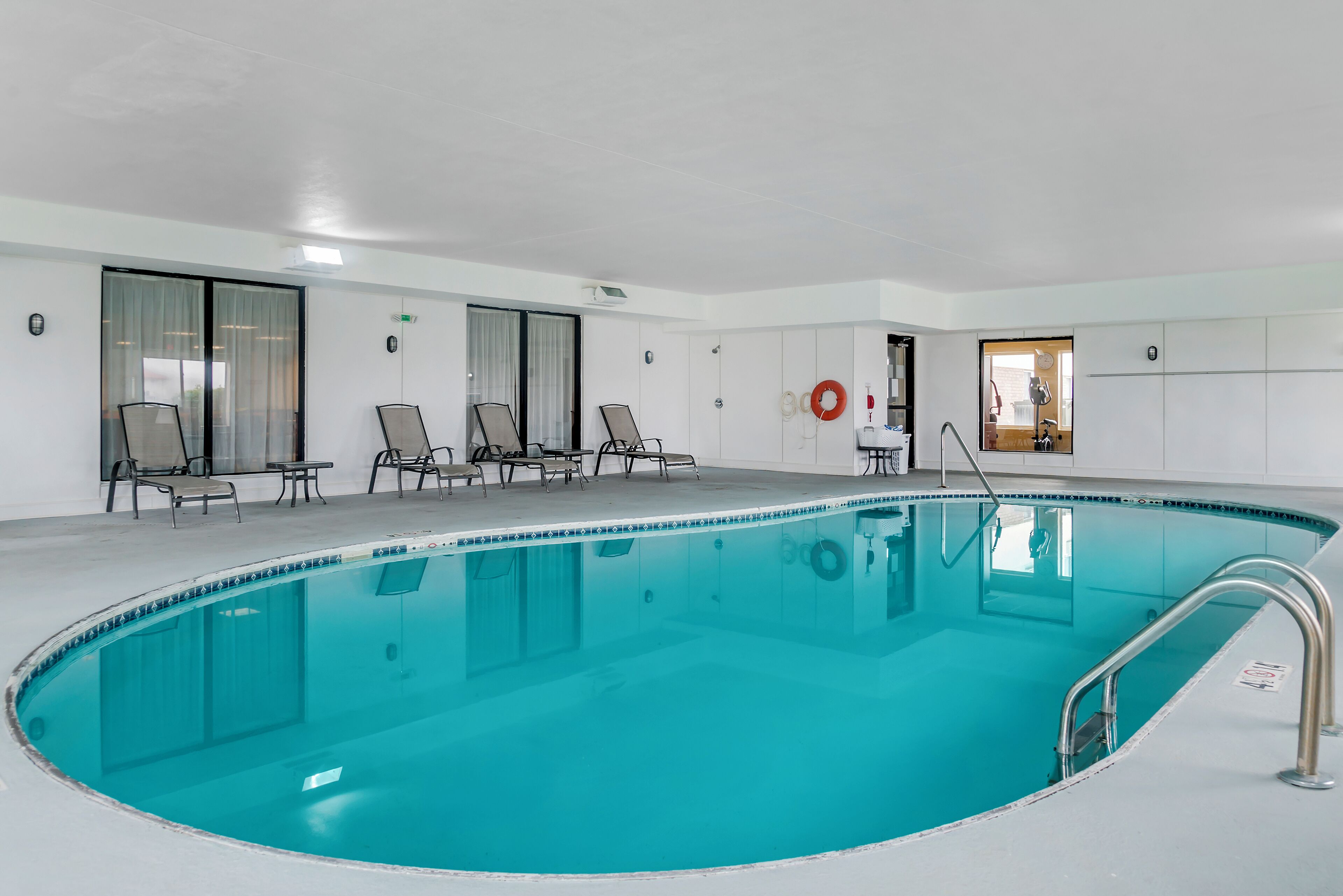 indoor pool, open 10:00 am to 10 pm, pool loungers