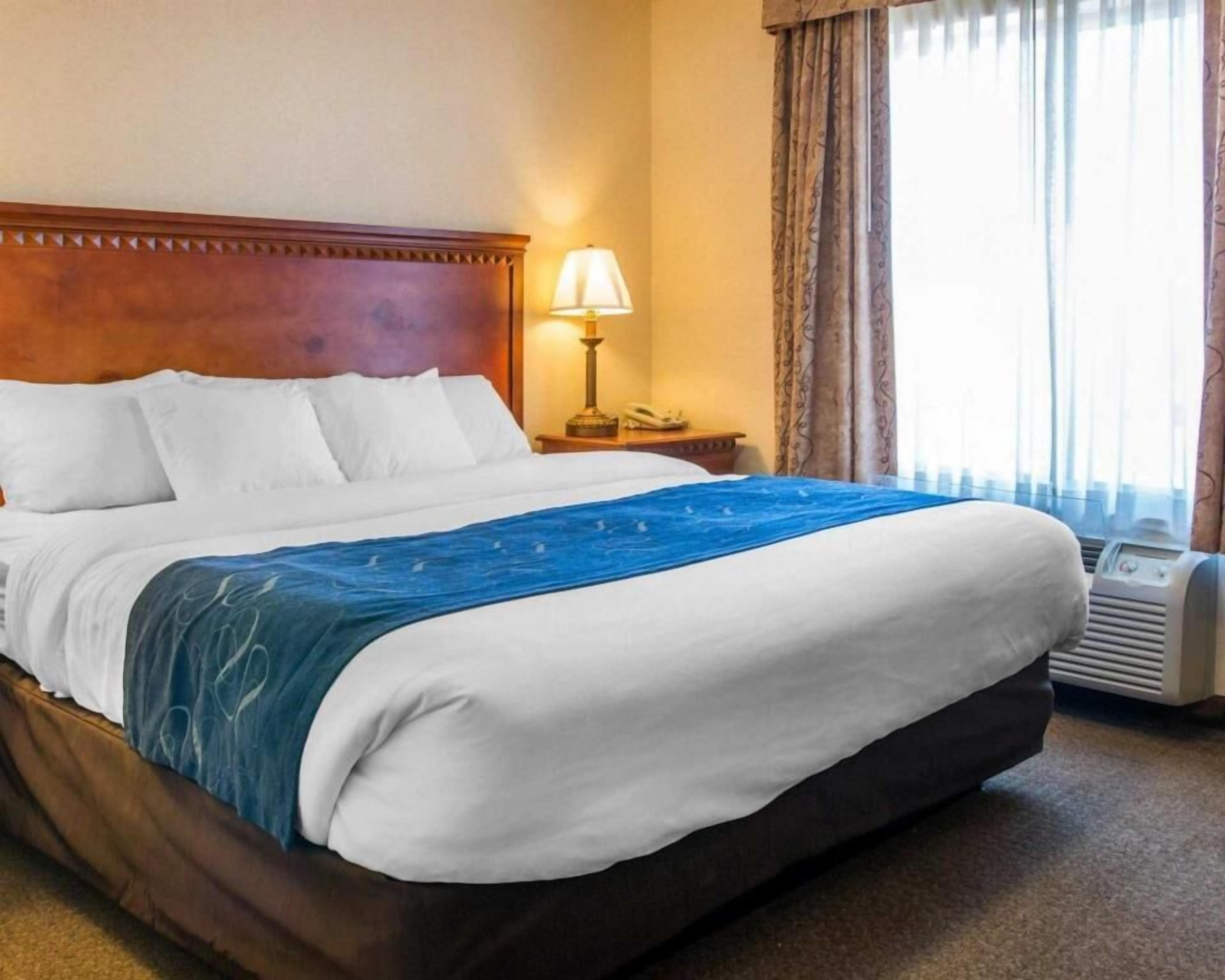 Couette en duvet, bureau, rideaux d’obscurcissement