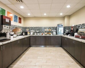 Free daily buffet breakfast - Comfort Suites San Angelo near University (San Angelo)
