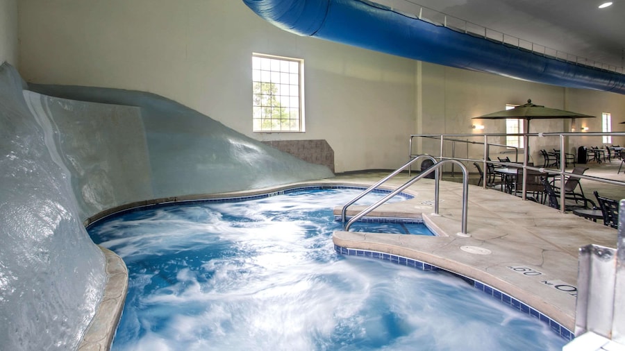 Comfort Suites Johnson Creek Conference Center