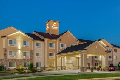 Comfort Suites Johnson Creek Conference Center
