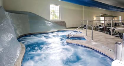 Comfort Suites Johnson Creek Conference Center