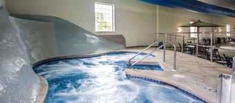 Comfort Suites Johnson Creek Conference Center