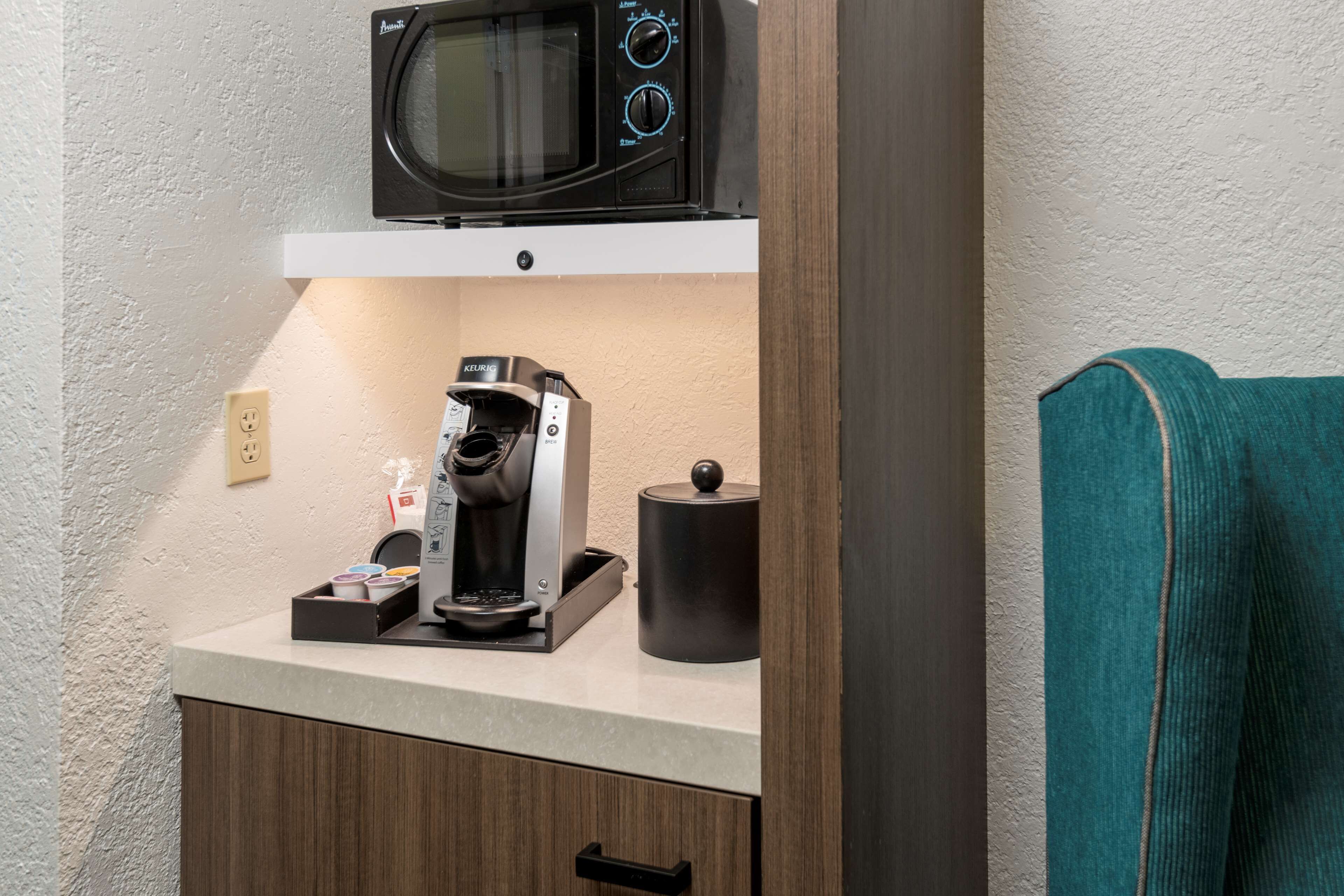 jr. suite, 1 king bed, non smoking | desk, blackout curtains, iron/ironing board, free cots/infant beds