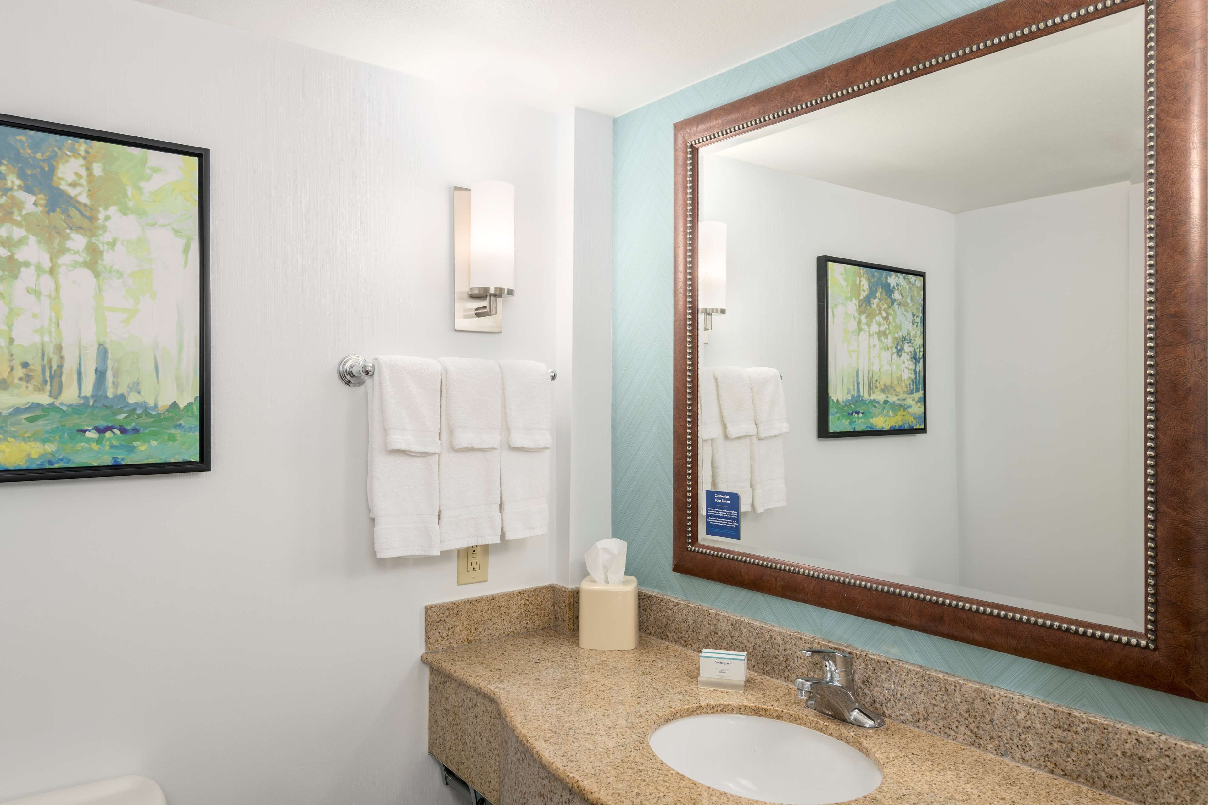 one-bedroom king suite non smoking | bathroom | combined shower/bathtub, free toiletries, hair dryer, towels