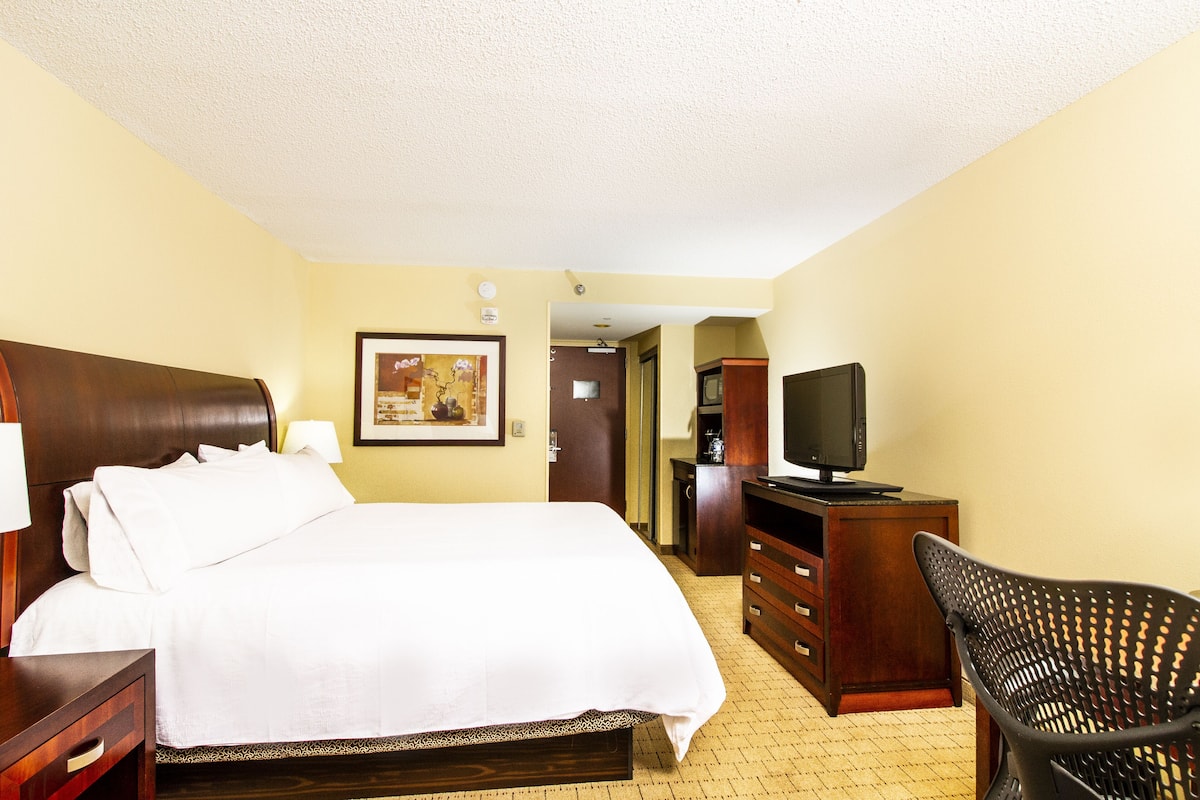 In-room safe, desk, iron/ironing board, free WiFi