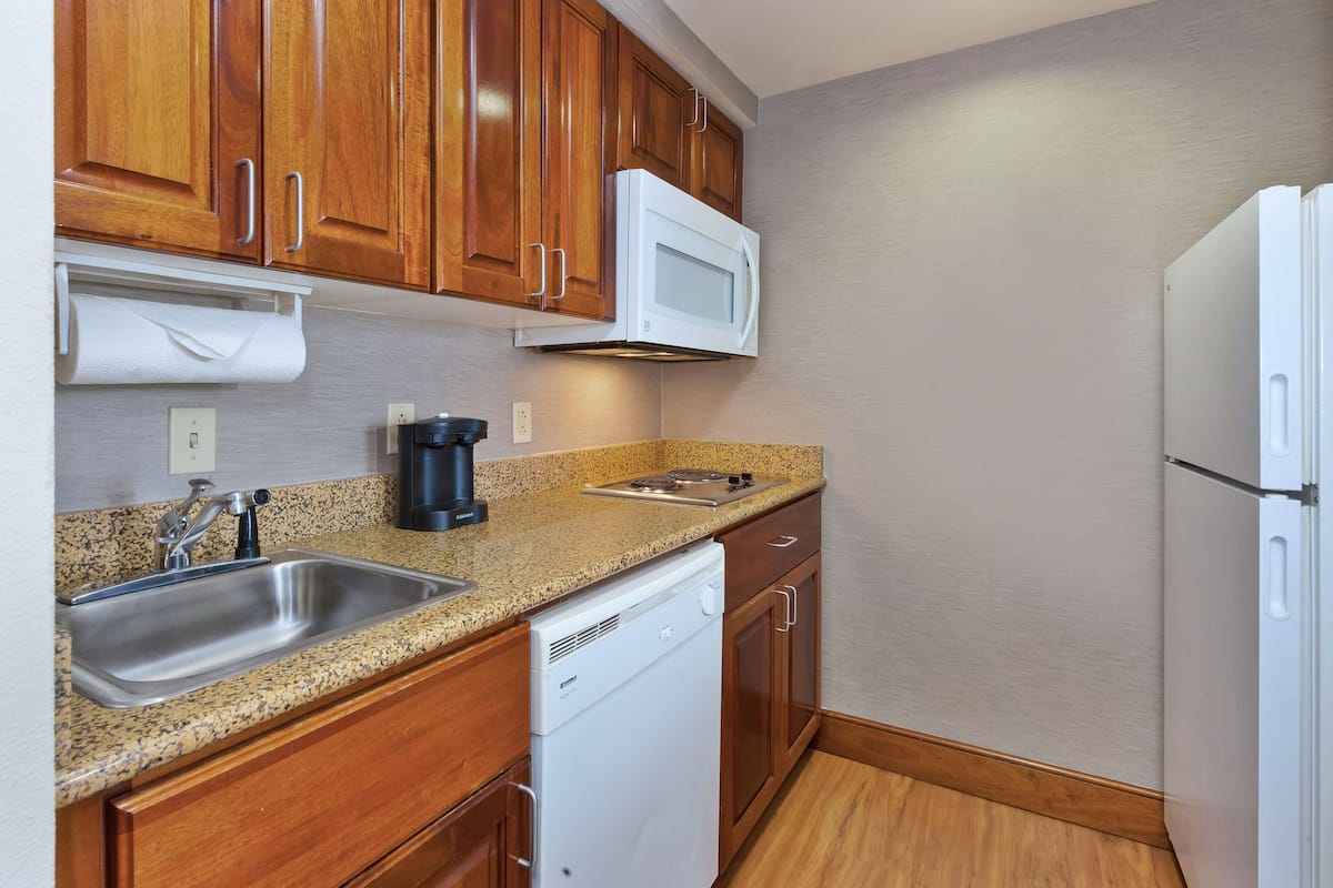 studio, one king bed, non-smoking | private kitchen | full-sized fridge, microwave, stovetop, dishwasher