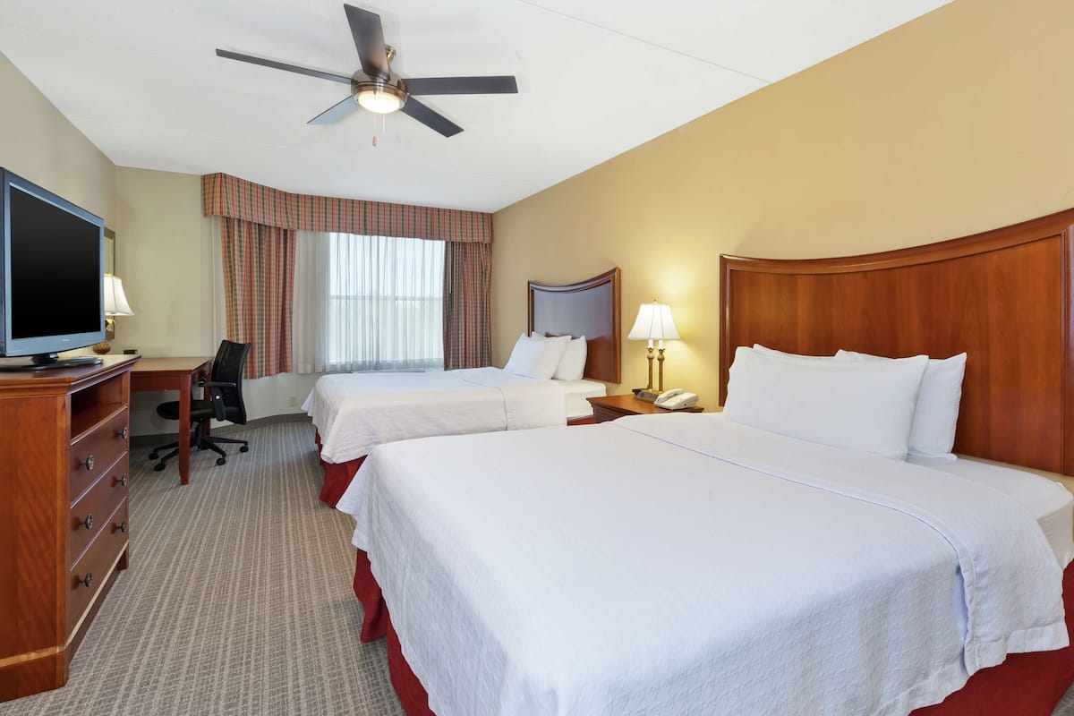 Phòng Suite một phòng ngủ , 1 giường cỡ queen, không hút thuốc | Bộ đồ giường kháng dị ứng, bàn, bàn ủi/dụng cụ ủi quần áo 