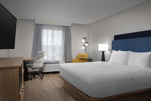 Room, 1 King Bed, Non Smoking (Peloton) | Desk, laptop workspace, blackout drapes, free cribs/infant beds