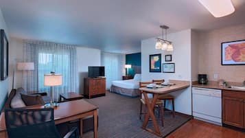 1 bedroom, premium bedding, desk, laptop workspace