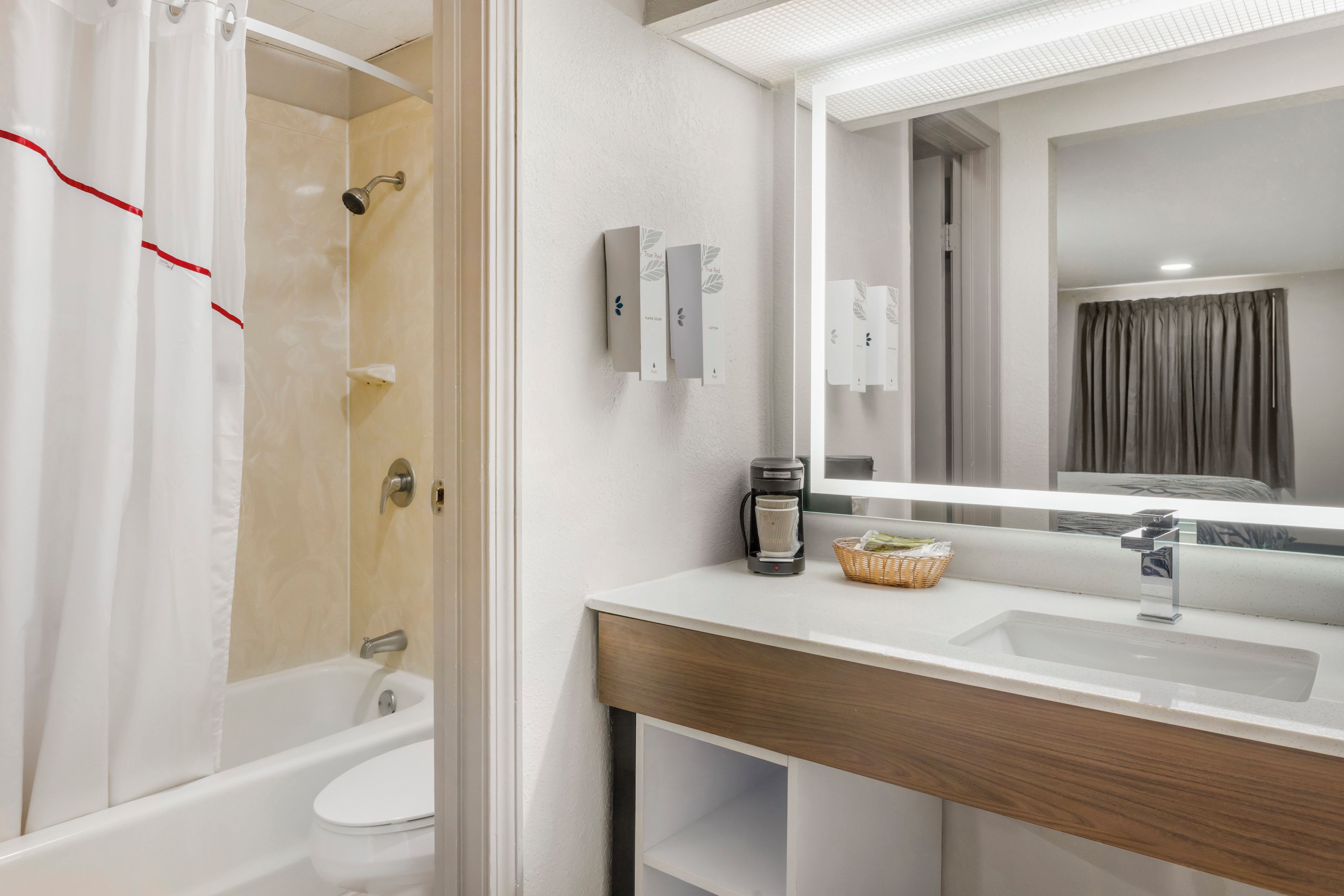 Combined shower/bathtub, towels, soap, shampoo